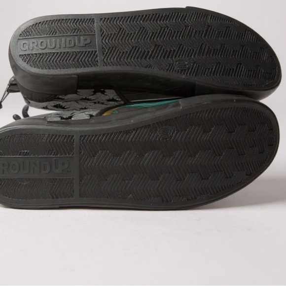 NWOT Disney Night Mare before Christmas Colorful Mens size 10 - Picture 3 of 3